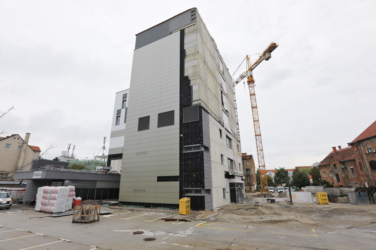 Pritožbo stanovalcev Masarykove zavrnili. Kdaj se bo gradnja onkologije nadaljevala?