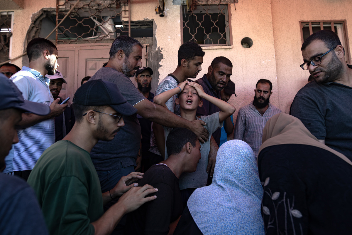 (FOTO) V izraelskem raketnem napadu na šolo v Gazi ubitih več deset ljudi