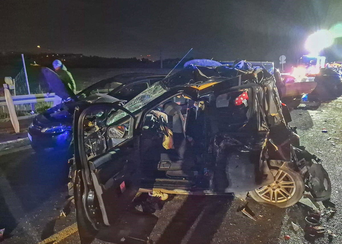 (FOTO) V množičnem trčenju na Poljskem mrtvi in poškodovani