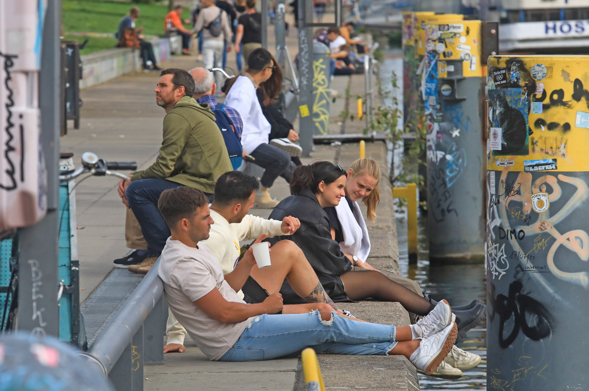 Mladi in kriminal: Dekleta pri kaznivih dejanjih dohitevajo fante. Bi morali biti mlajši od 14 let kazensko odgovorni?