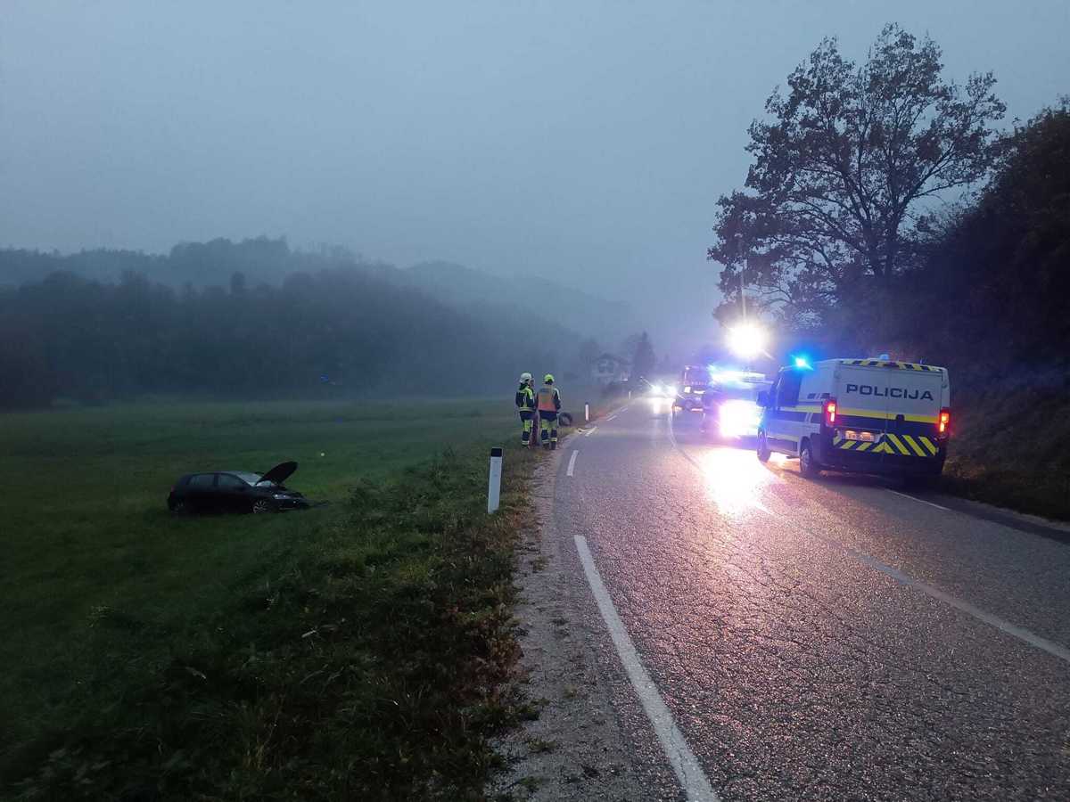 (FOTO) Trčili sta osebni vozili, reševalci so oskrbeli poškodovano osebo