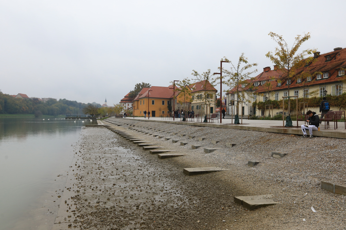 (FOTO) Milijon evrov za eno plažo na Lentu je bilo preveč. Koliko bosta stali dve?