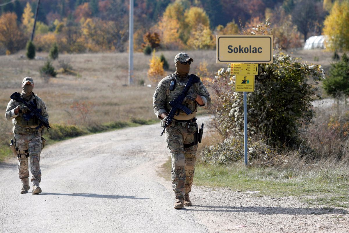 (FOTO) Bi bil zločin lahko preprečen? Od petka zvečer iščejo oboroženega moškega, osumljen je dvojnega uboja