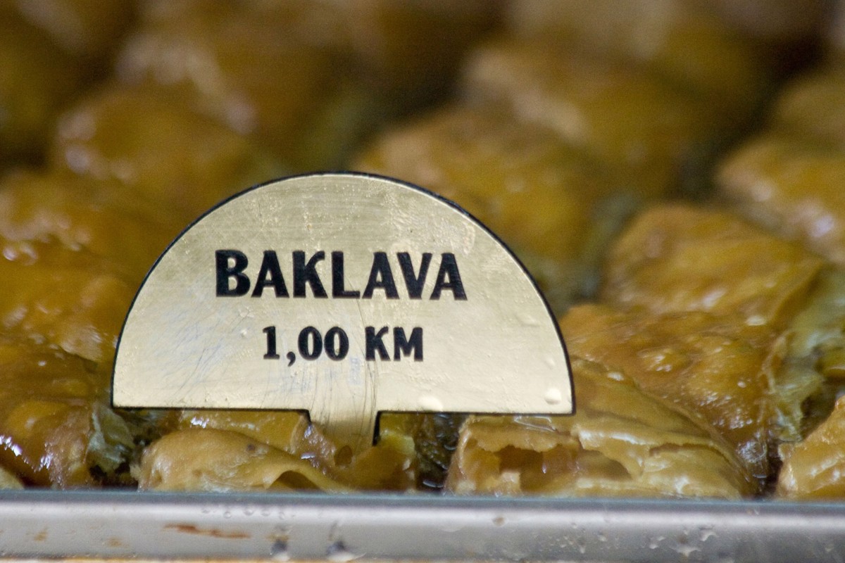 V Federaciji BiH prepovedali nedeljsko obratovanje trgovin