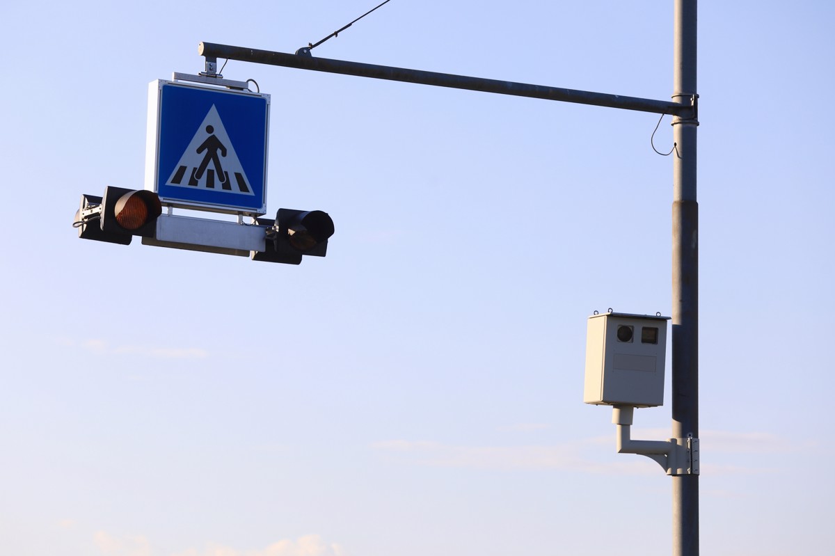 Nezakonito čez mejo: Tihotapec tujcev padel v policijske roke zaradi radarja