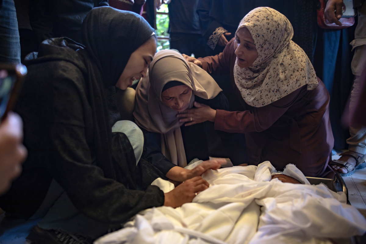 V Gazi v izraelskih napadih umrlo najmanj 30 ljudi: Na severu enklave na voljo zgolj en kirurg