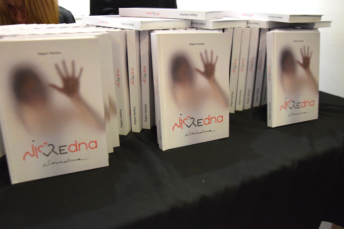 Sodišče sklenilo: S knjigo Ničvredna Dejana Karbe kardinalu Francu Rodetu ni nastala škoda