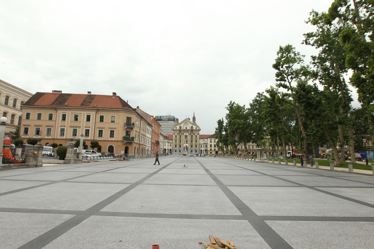 Zaradi suma, da je tat, policista na Kongresnem trgu legitimirala 44-letnika, namesto dokumenta je izvlekel solzivec
