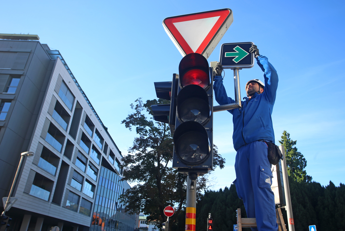 Na hrvaških cestah kmalu pametni prometni znaki
