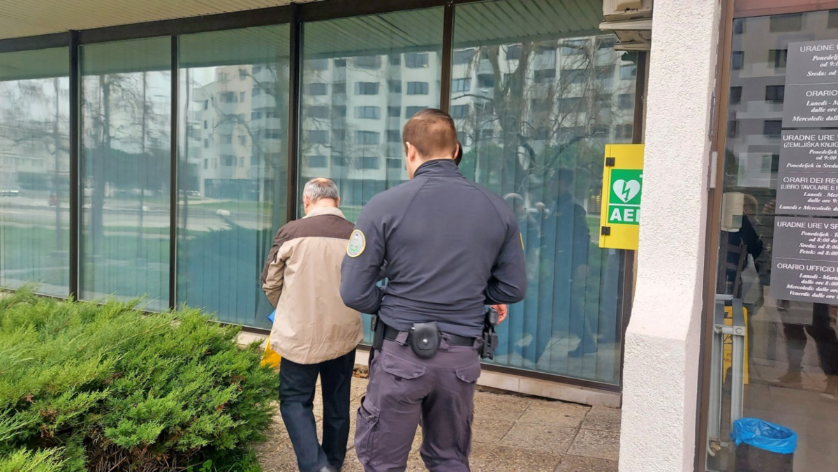 Moški iz okolice Kopra zlorabljal svoje tri hčerke, višji sodniki so mu kazen nekoliko znižali