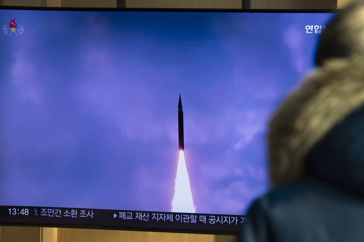 Severna Koreja napenja mišice: Po dveh mesecih so znova izstrelili balistično raketo