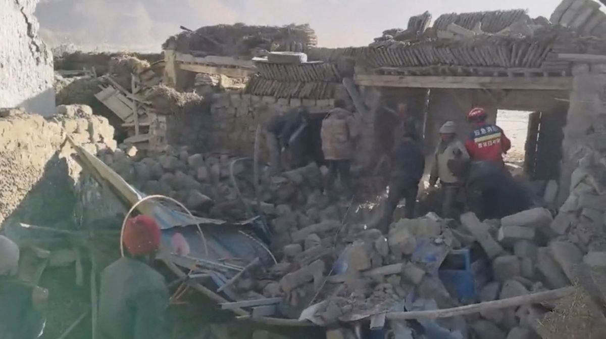 (FOTO) Tibet stresel močan potres: Število žrtev narašča, ponoči bo pritisnil hud mraz