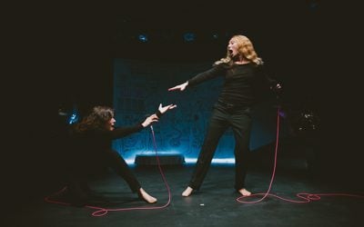 Back to black - drugačen Toxic na drugačnem Malem odru