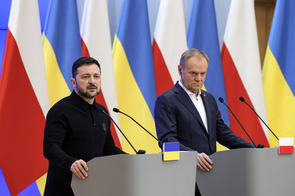 Tusk: "Vse, kar lahko povem, je, da je Rusija načrtovala teroristična dejanja proti letalskim družbam po vsem svetu"