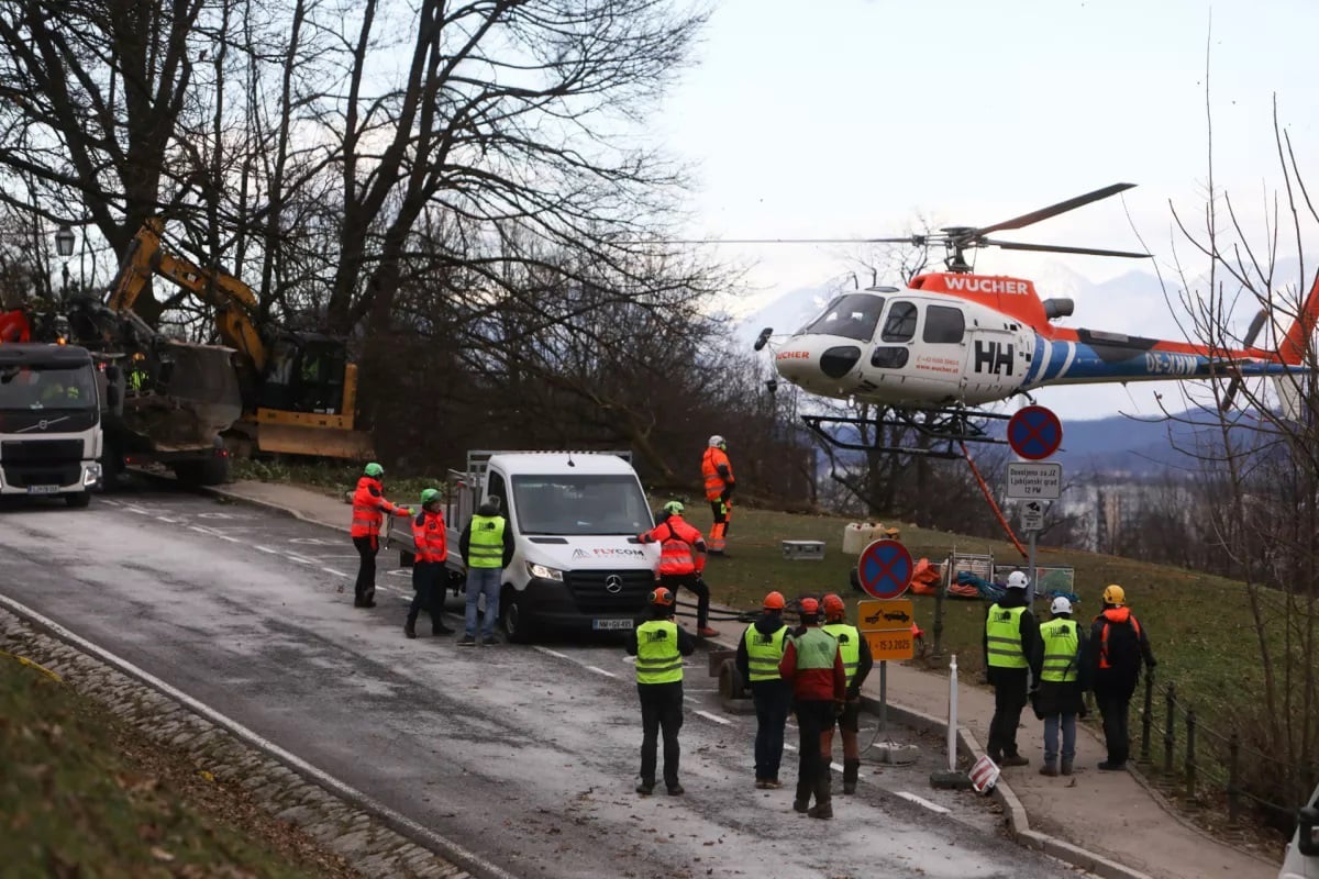 Med helikoptersko sečnjo dreves na ljubljanskem grajskem griču se je zgodila nesreča