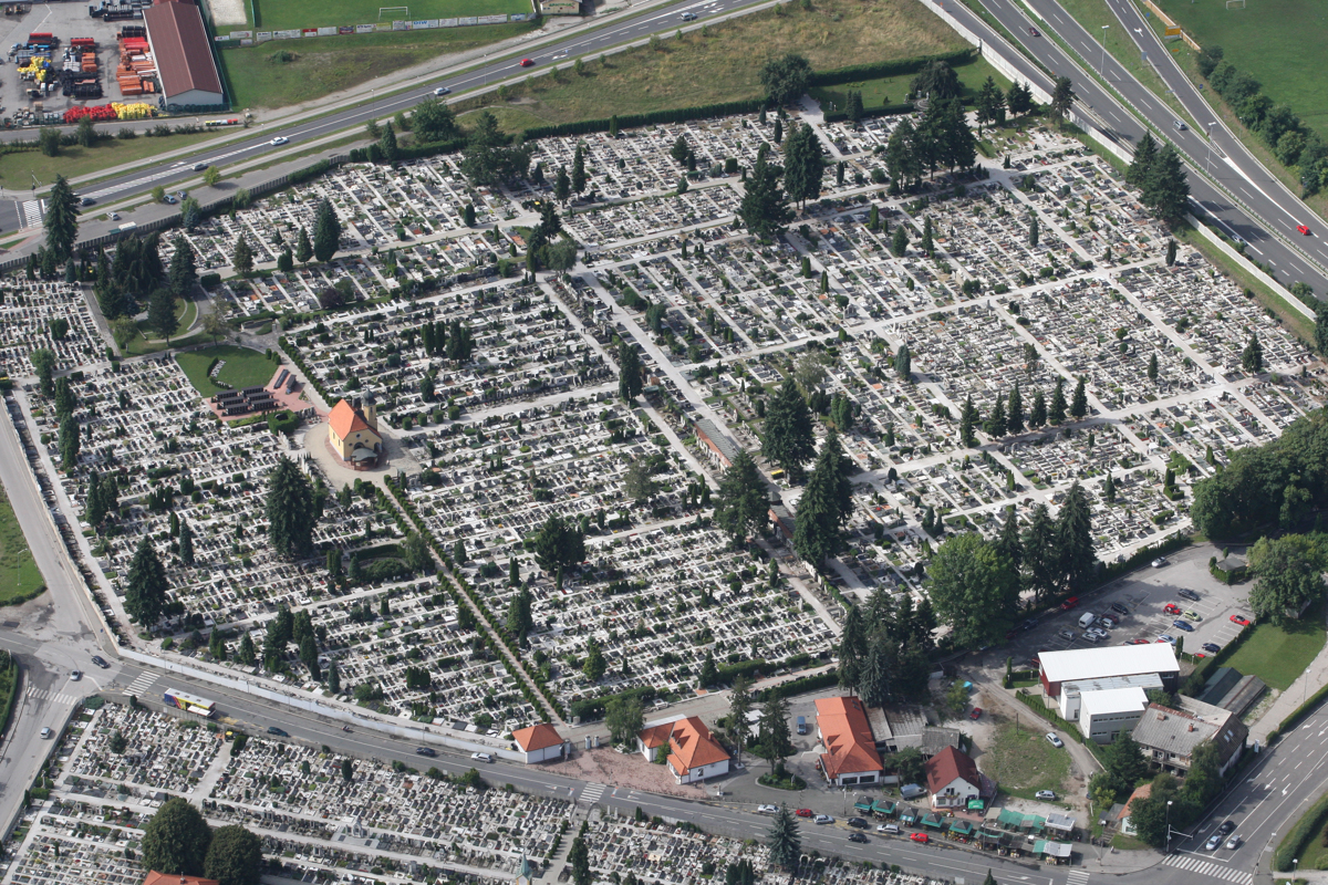 (PISMO BRALCA) Preslaba označitev pokopališča Pobrežje