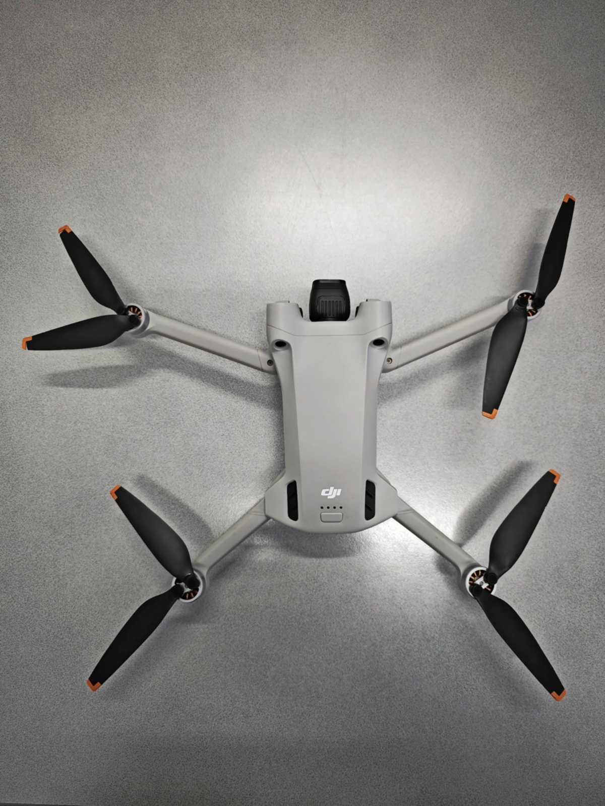 Kdo je izgubil dron na fotografiji?