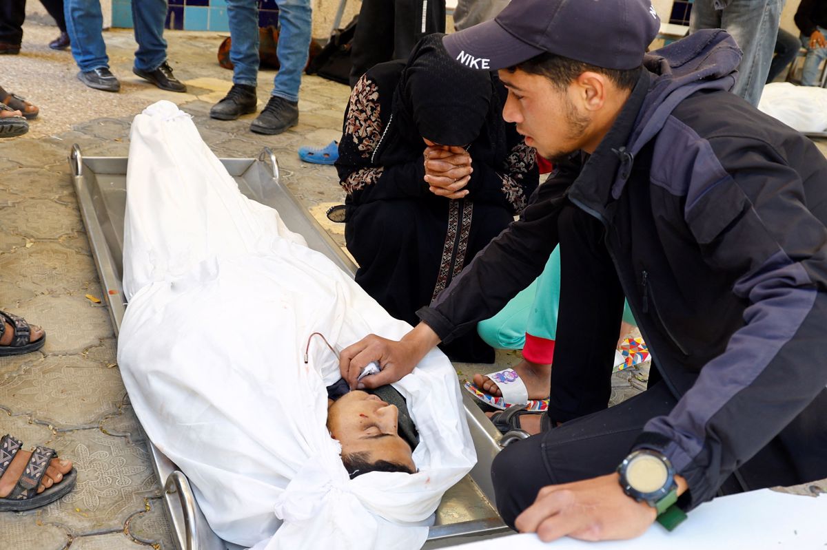 V Izrael prispela pošiljka ameriškega orožja, v izraelskem napadu na jugu Gaze ubita palestinska policista