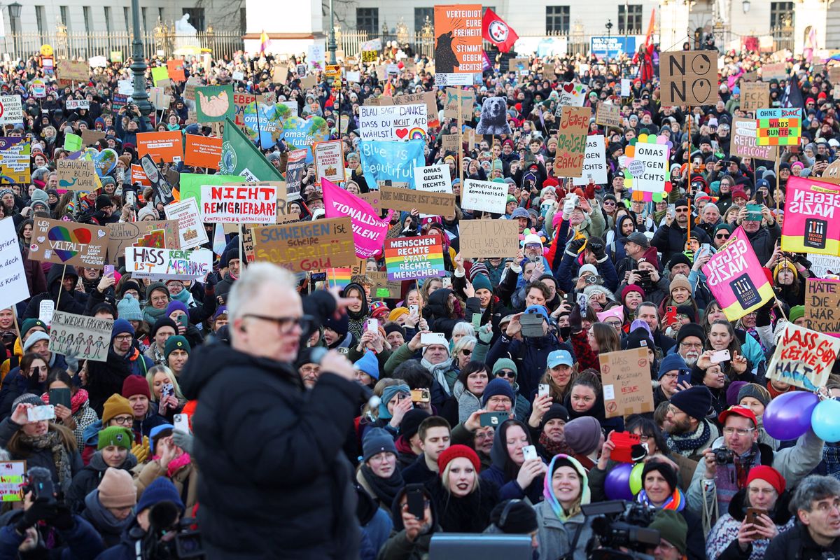 V Berlinu na protestih proti skrajni desnici v vladi 30.000 ljudi