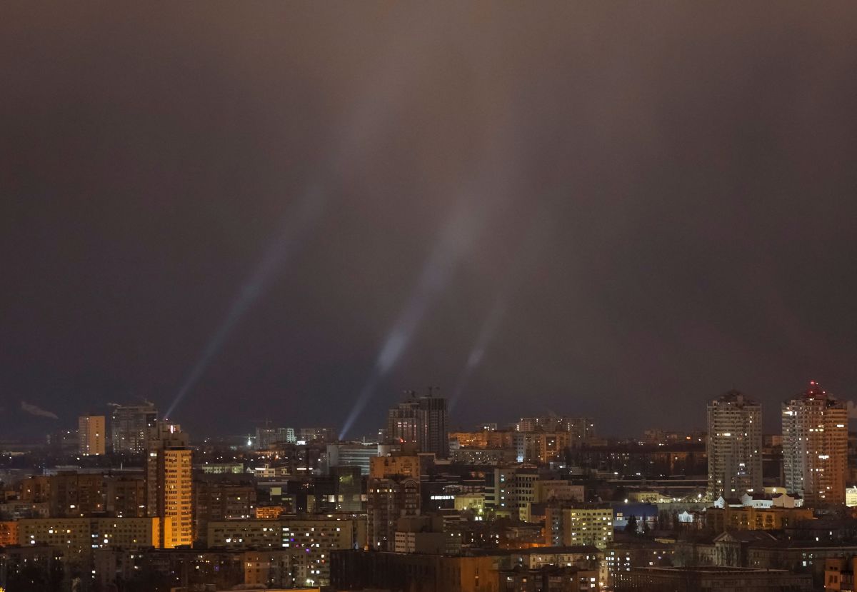 Rusija nad Ukrajino izstrelila rekordno število dronov, Putin napovedal krepitev ruskih sil