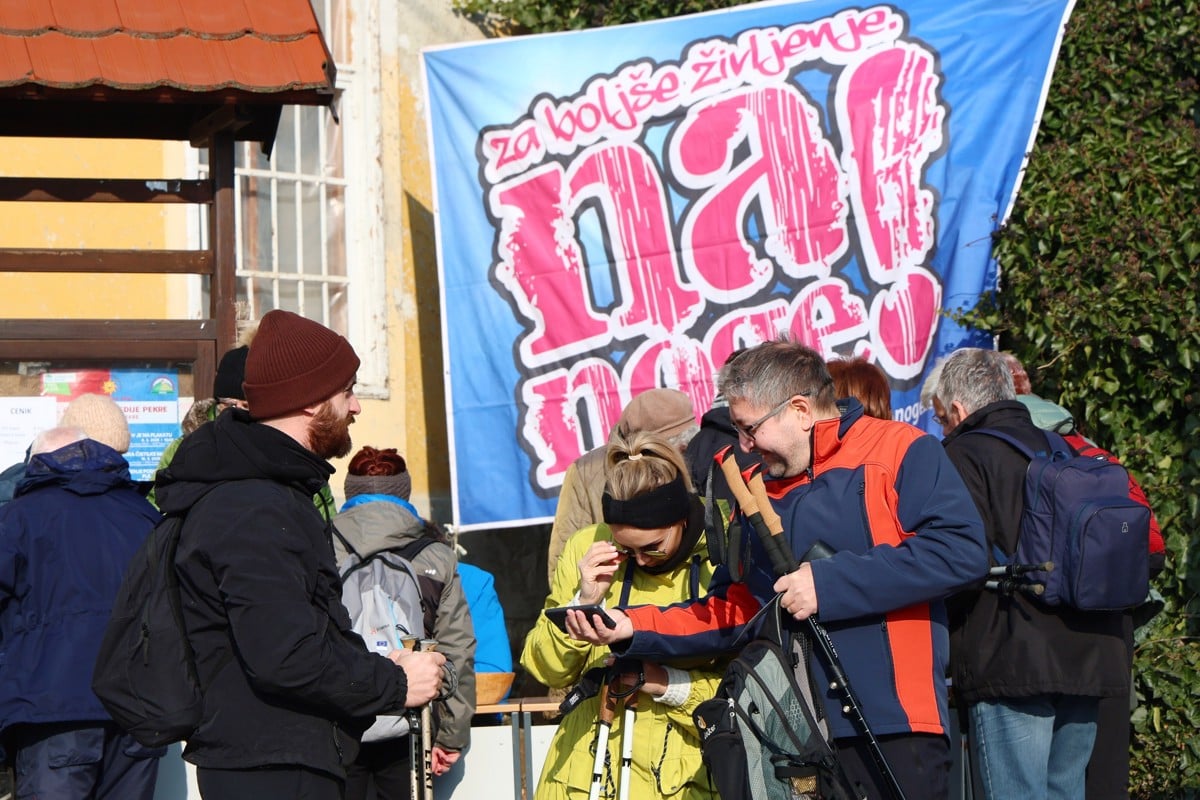 (FOTO) V Kamnici na pohodu Na noge za družino v stiski zbrali skoraj 5500 evrov