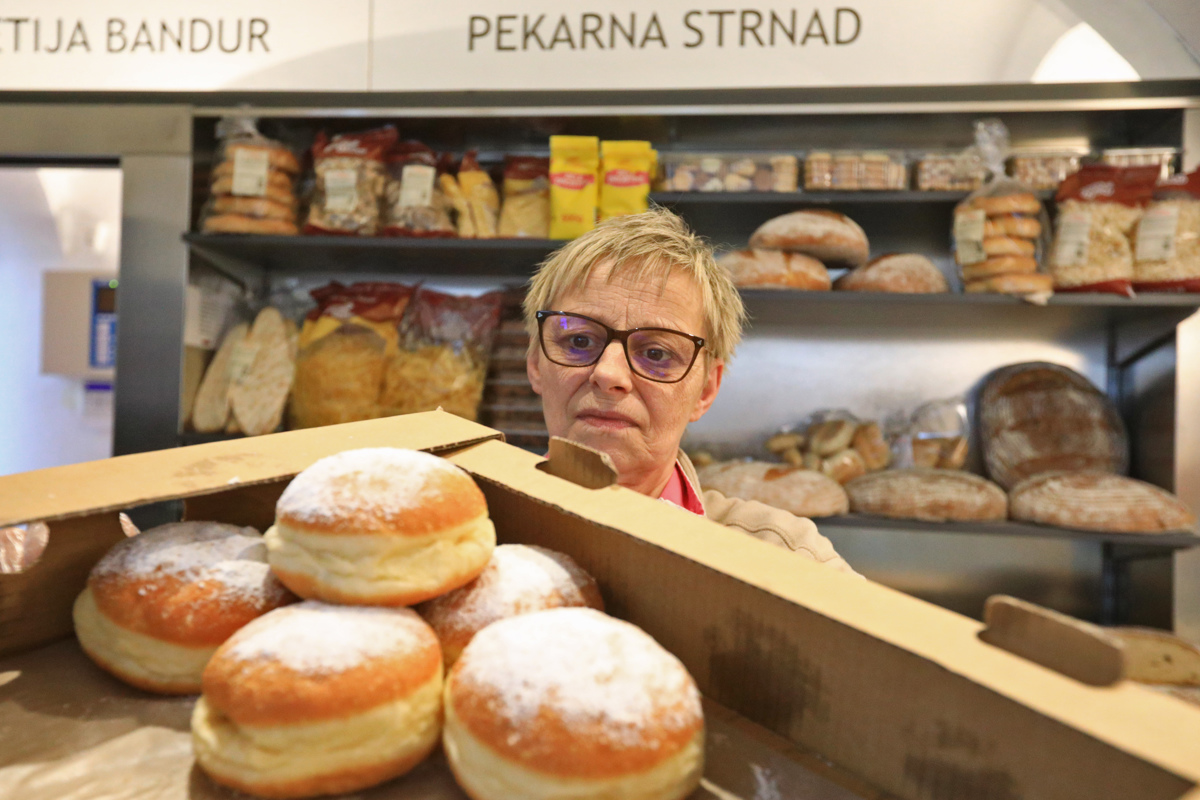 Cene na mariborski tržnici: Koliko stanejo krofi in zakaj je berlinski "kraljica"?