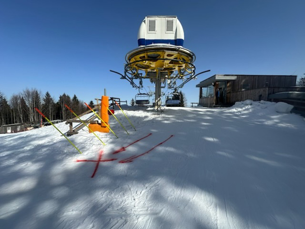 (FOTO in VIDEO) Nesreča na Arehu: Smučarka se je huje poškodovala, v bolnišnico so jo odpeljali s helikopterjem