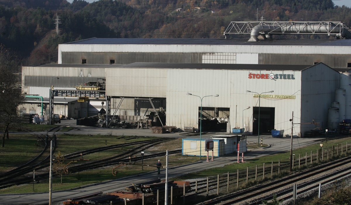 V štorski železarni neznana reakcija zanetila devet požarov, eden se je širil proti rezervoarjem utekočinjenega plina