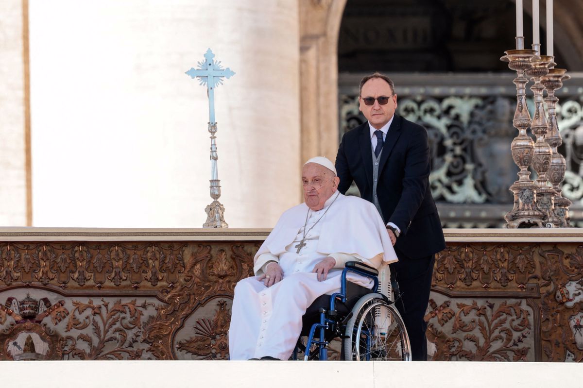 (VIDEO) Papež nenapovedano pred verniki na Trgu svetega Petra