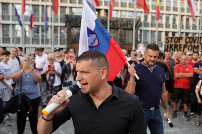 Politični premiki: Koga v resnici nagovarja Resnica?