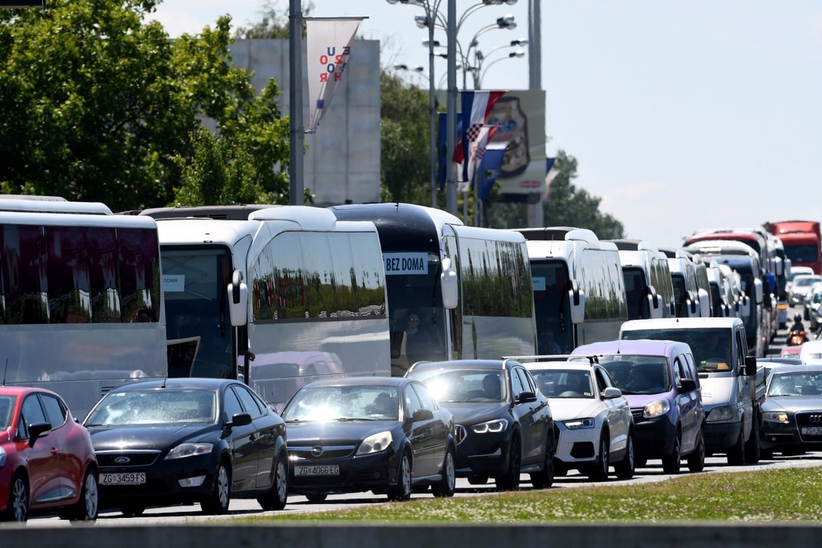 (VIDEO) Poglejte posnetek! Voznik punta povzročil prometni kaos v Zagrebu