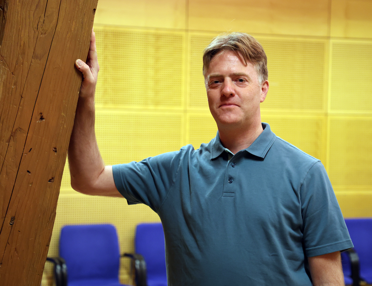 (INTERVJU) Jonah Lynch: So ljudje, ki umetno inteligenco dojemajo kot religijo

 