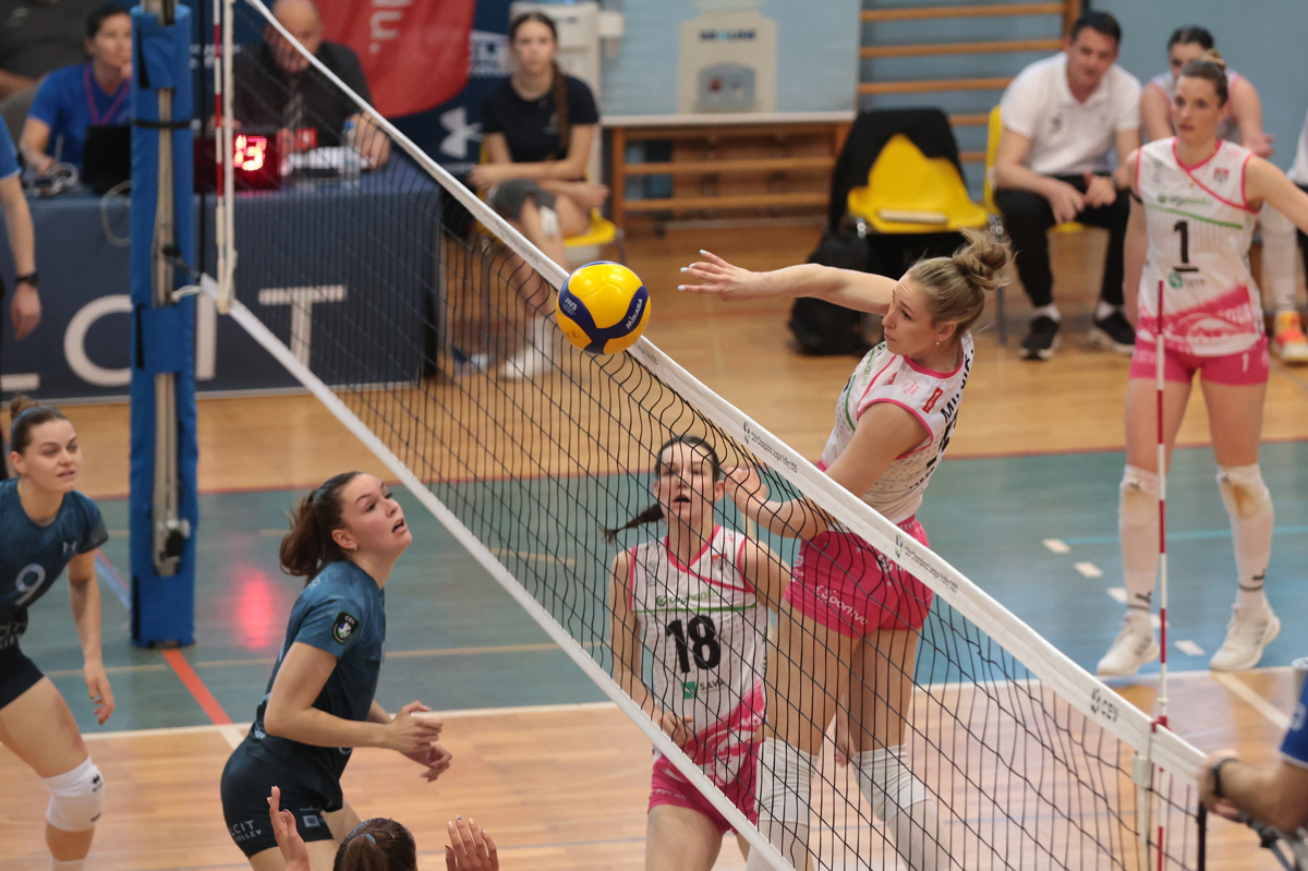 Finale odbojkarskega DP: Nov poraz bi pošteno zamajal mariborsko barko