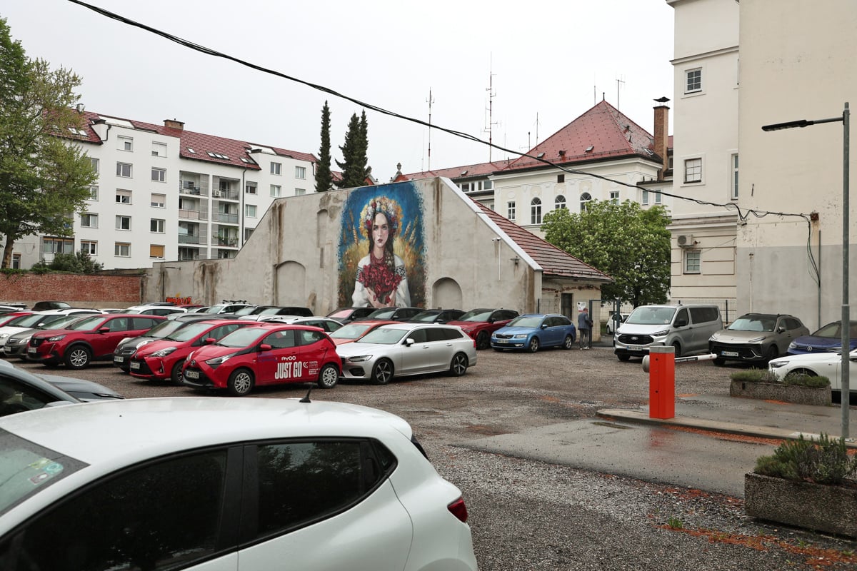 (FOTO) Prenova Trga generala Maistra na mestnem svetu: Protestni odhod svetnikov in kje bi nadomestili sto parkirišč?