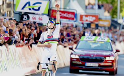 Še zadnja spomladanska impresivna predstava Pogačarja: Tekmeci niso prestali niti prvega testa