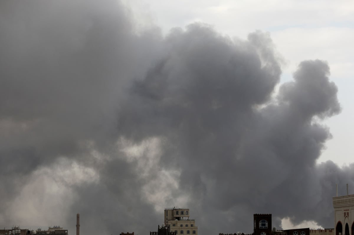 (FOTO) Izraelska vojska v Jemnu napadla elektrarne in letališče. Napadli so letalske steze, letala in infrastrukturo
