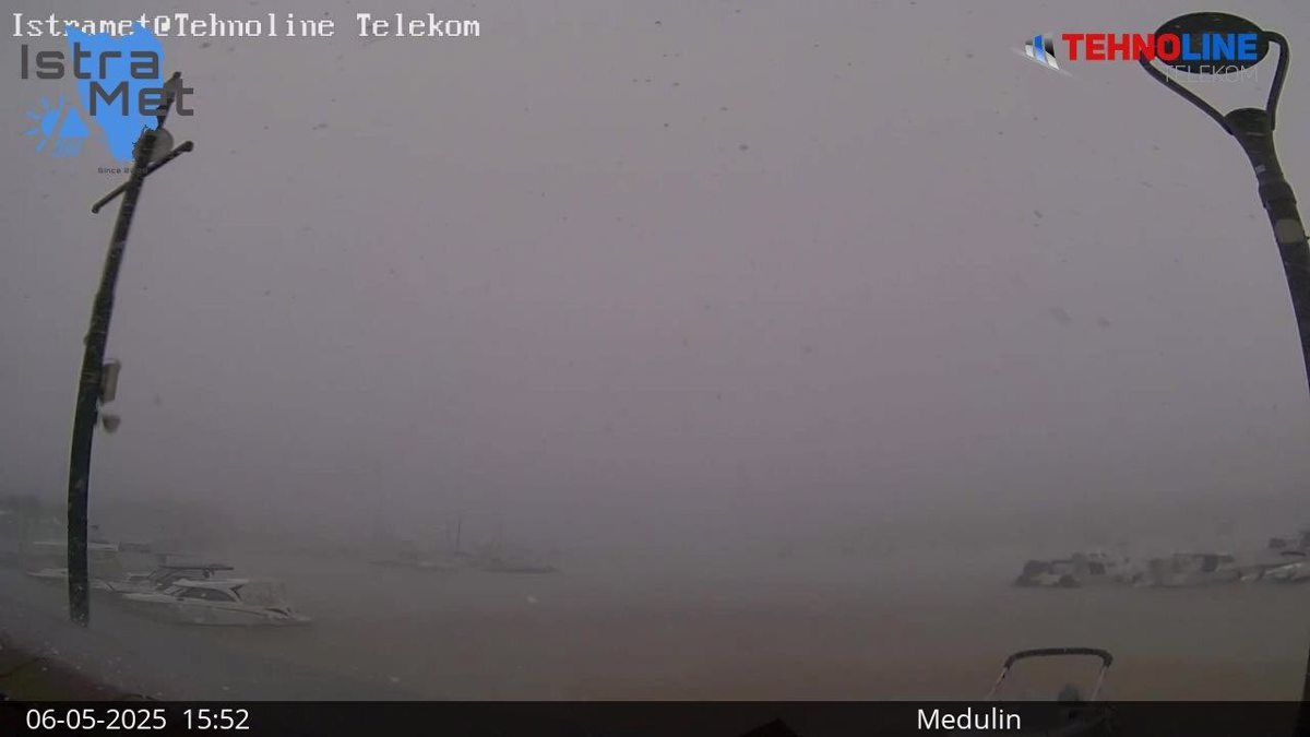 (FOTO) Južni del hrvaške Istre zajele silovite padavine, ulice Medulina poplavljene