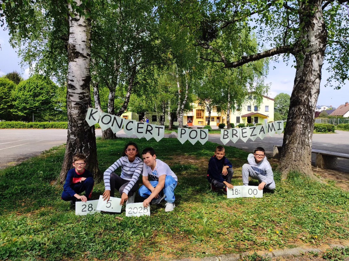 (VIDEO) Dobrodelni Koncert pod brezami: Emkej, Leopold I. in ekipa Centra Gustava Šiliha bodo z glasbo znova ogreli srca