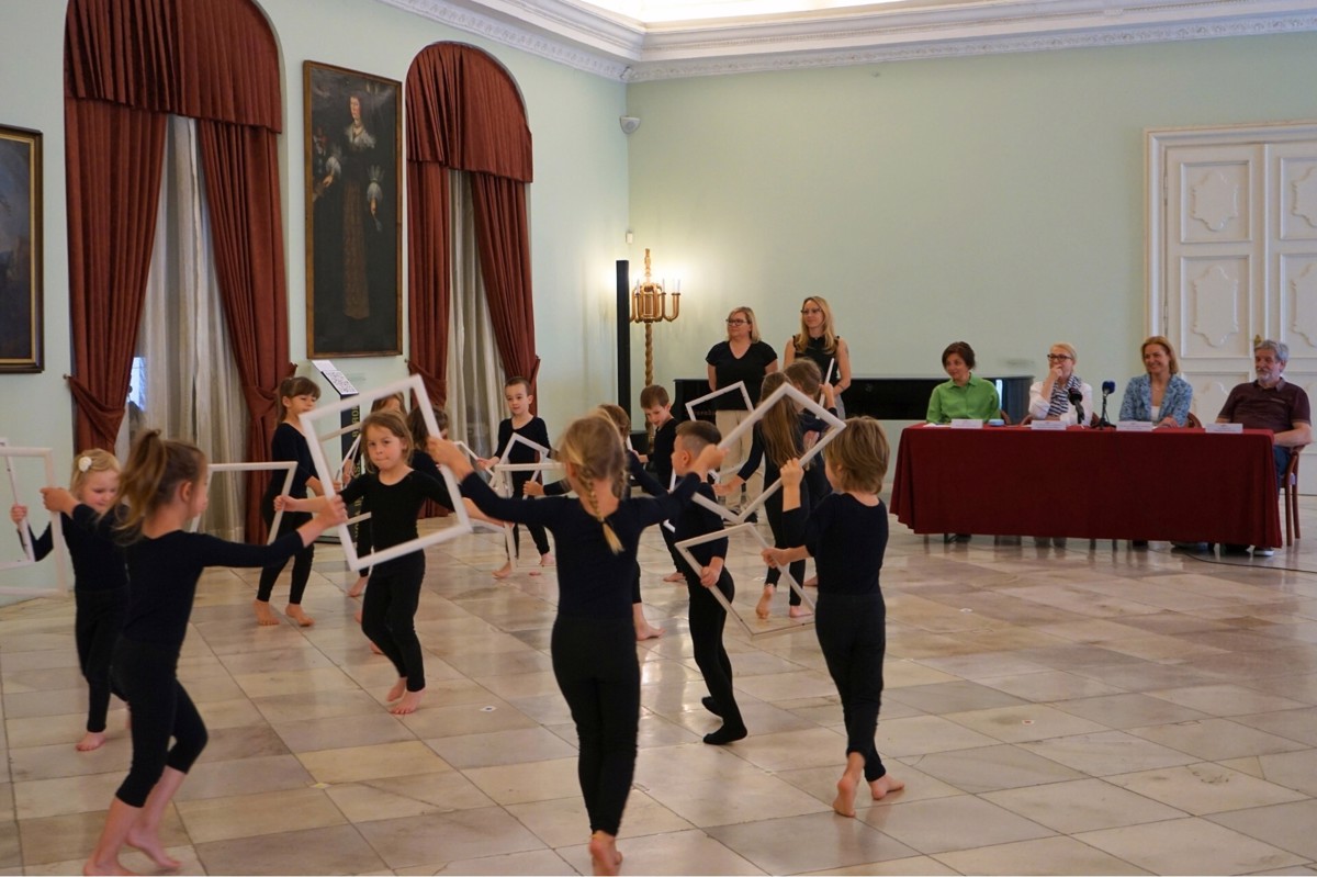 (FOTO) Razstava otroških umetnin v Pokrajinskem muzeju Maribor
