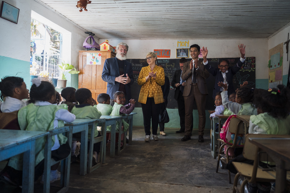 (FOTO) Nataša Pirc Musar na Madagaskarju odprla novo šolo, zgrajeno s podporo Slovenije