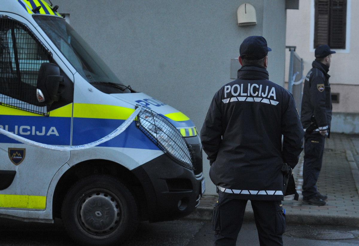 Hišne preiskave na Občini Žužemberk, tudi na sedežu občinske uprave in domu župana Papeža