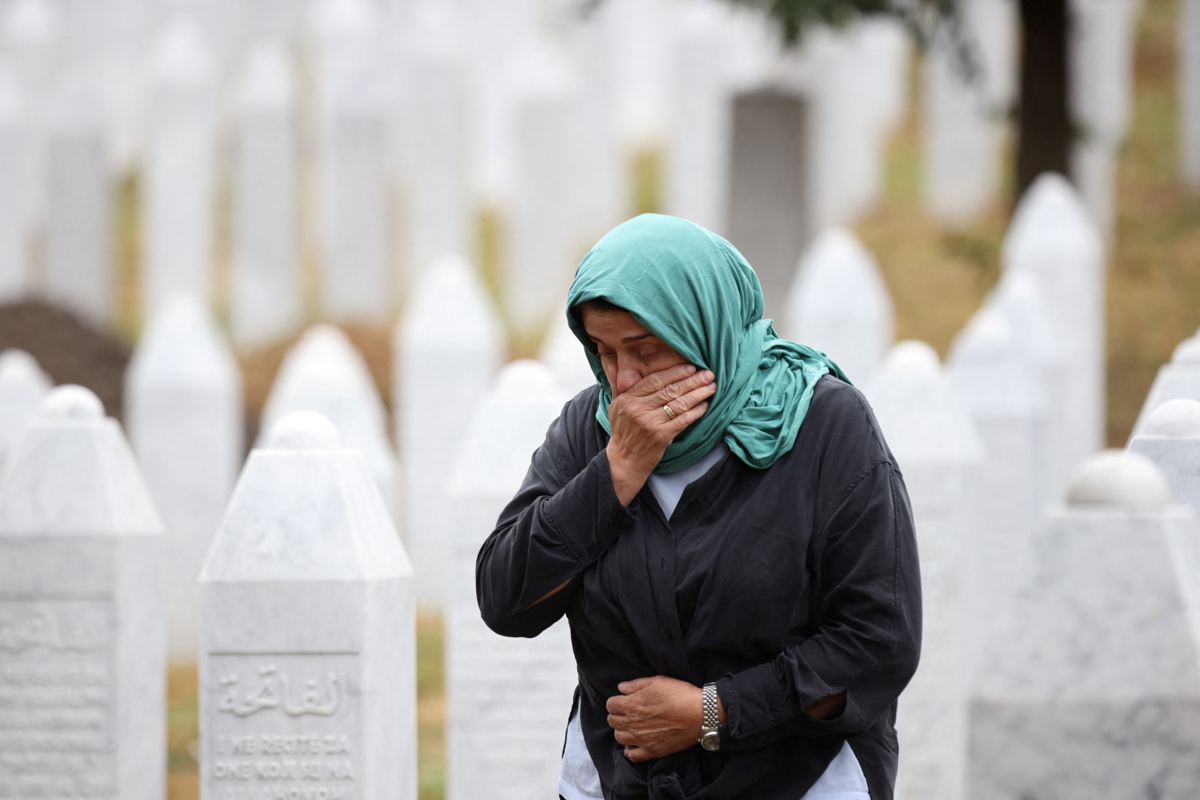 Trideset let genocida v Srebrenici: Zanikanje resnice pripelje do trpljenja