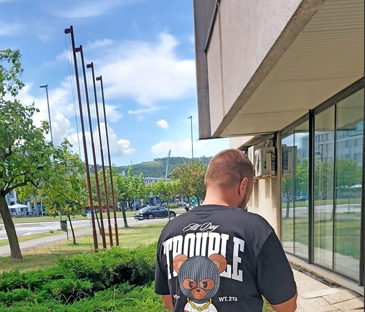 Grozil je, da bo hišo s plinom dvignil v zrak