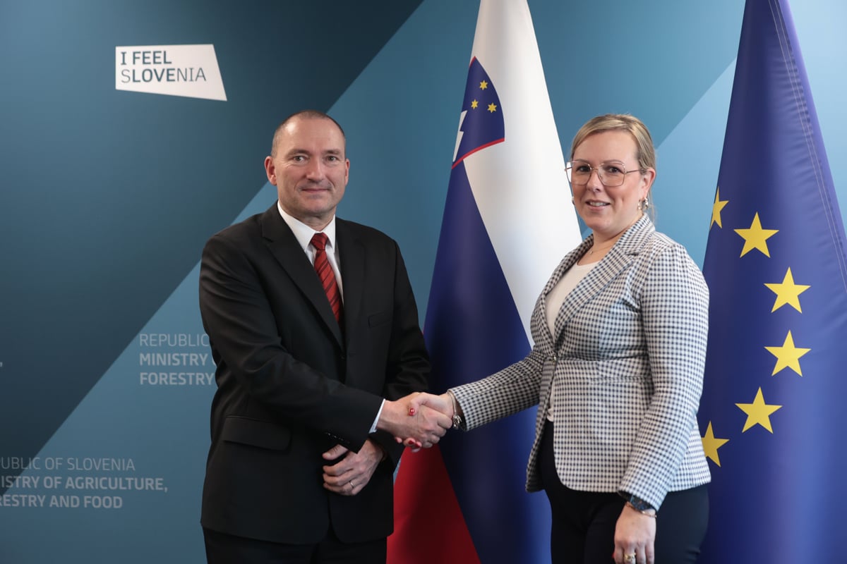 Ministrica Mateja Čalušić se bo z deležniki v kmetijstvu še sestala. Na fotografiji s predsednikom KGZS Jožetom Podgorškom. 