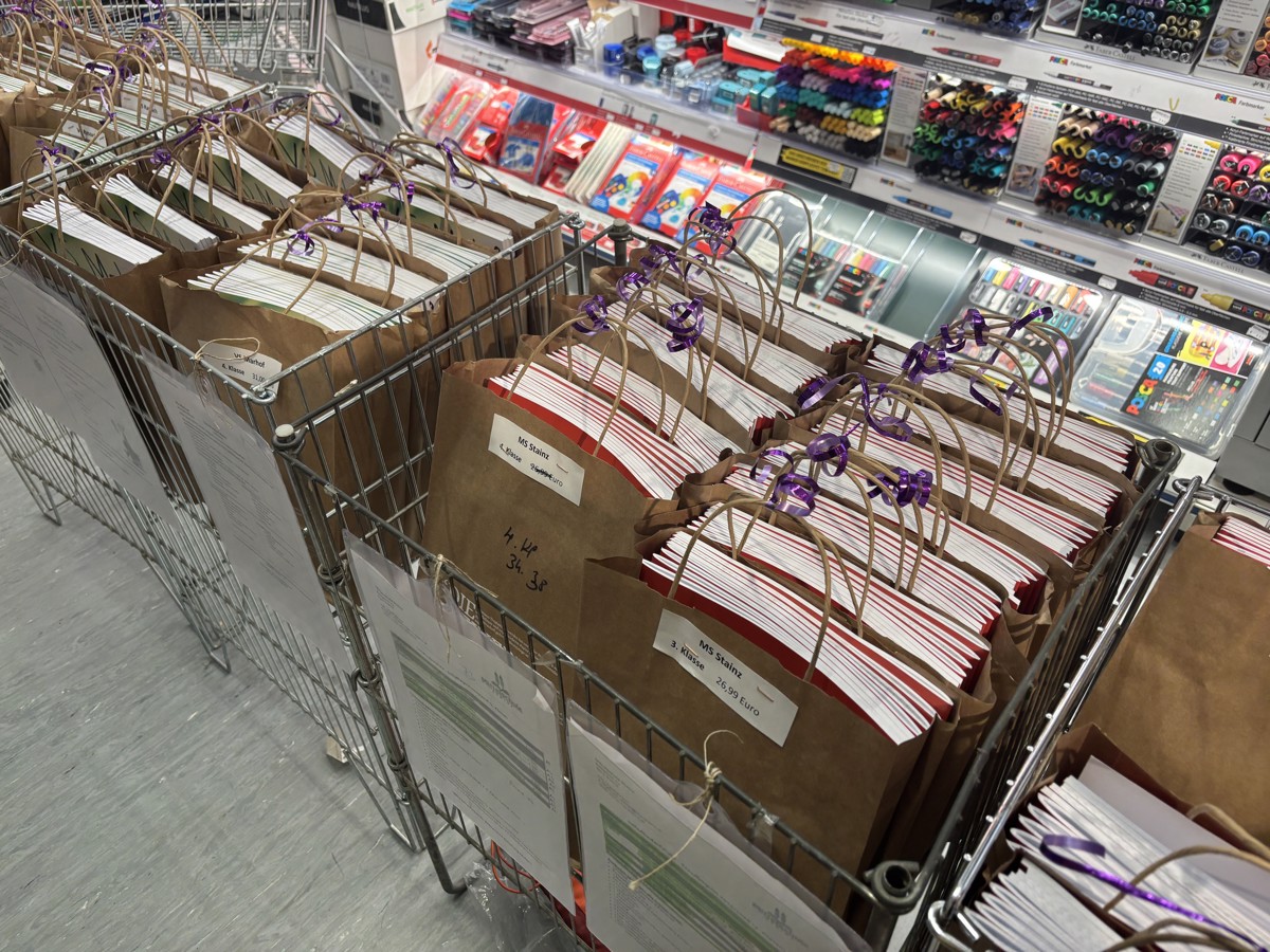 (FOTO) Kako je za šolske potrebščine poskrbljeno v Avstriji: Brezplačni učbeniki in boni razbremenijo družinski proračun