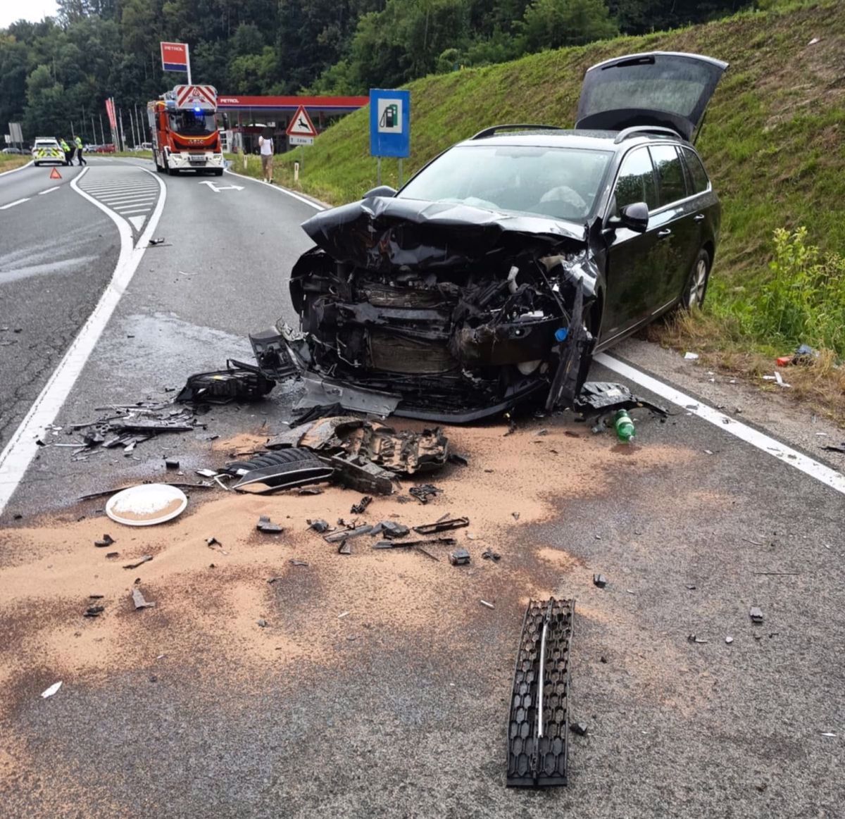 (FOTO) V vozilu povzročitelja so se hudo poškodovale tri potnice. Kaj se je zgodilo?