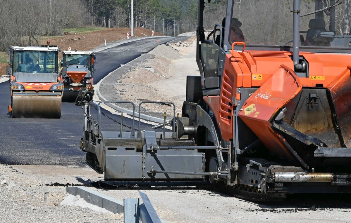 Nevidni asfalt: Lažni asfalterji ponujajo asfalt, ko prejmejo plačilo, pa izginejo