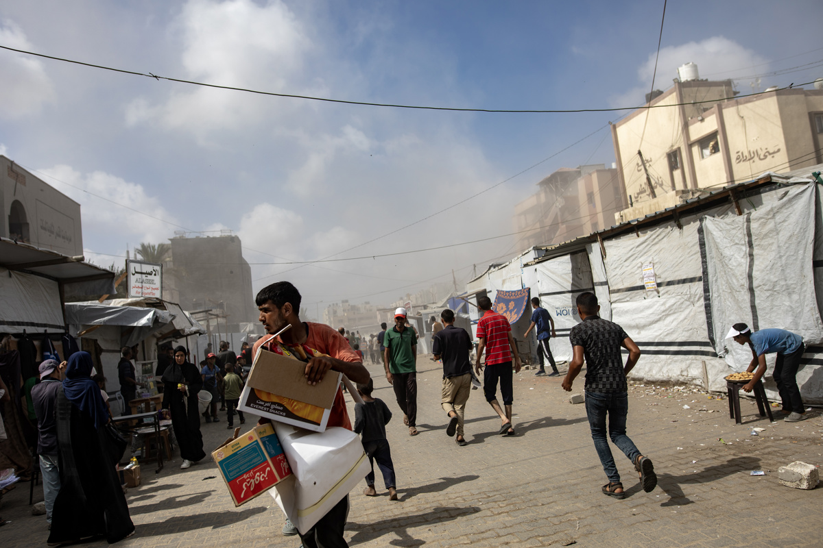 Izrael o napadu, v katerem je bilo ubitih vsaj 20 ljudi, med njimi tudi novinarji: Ciljali smo Hamasovo kamero