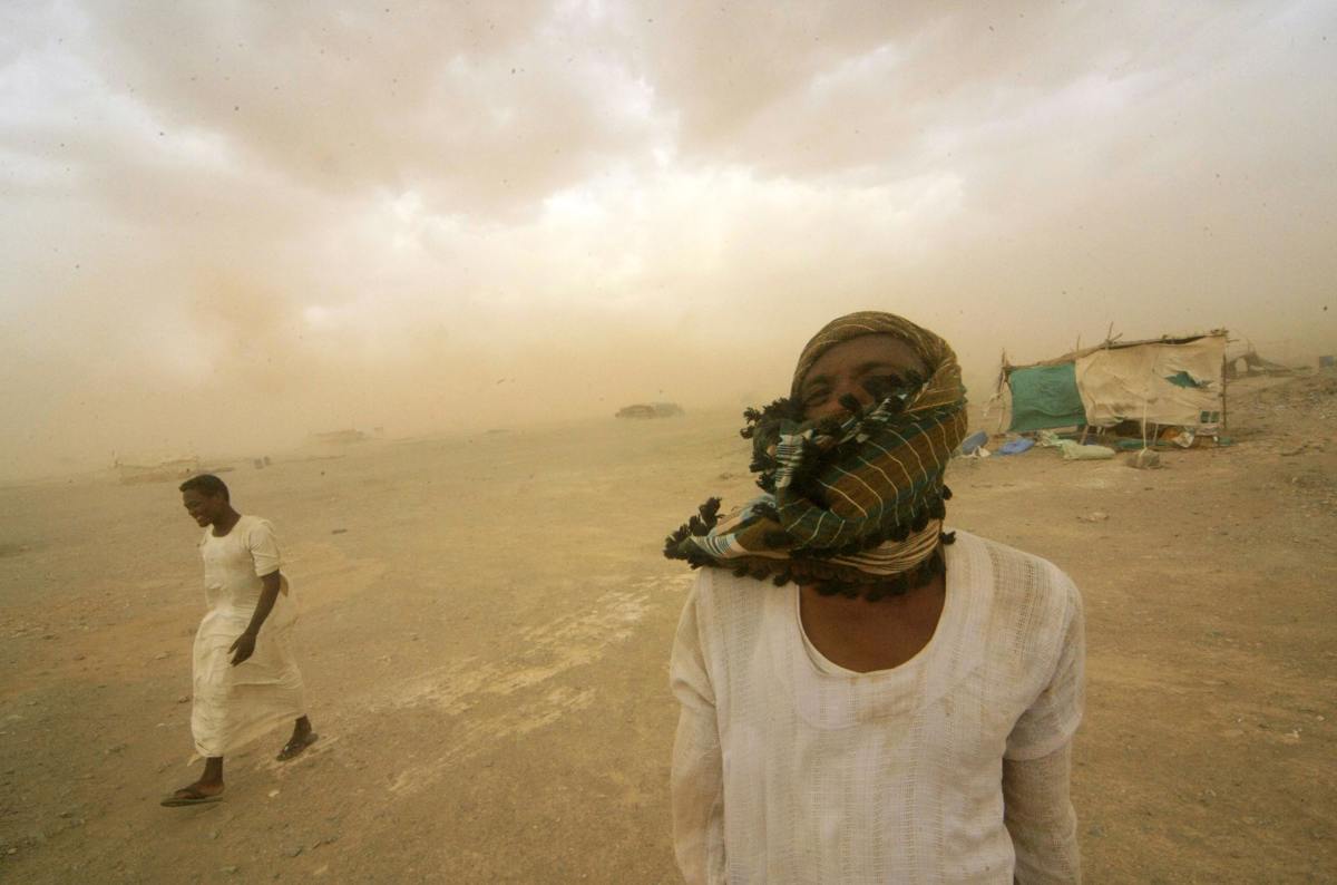 Le en preživel: V Darfurju se je sprožil velik zemeljski plaz, ki je terjal več kot tisoč žrtev