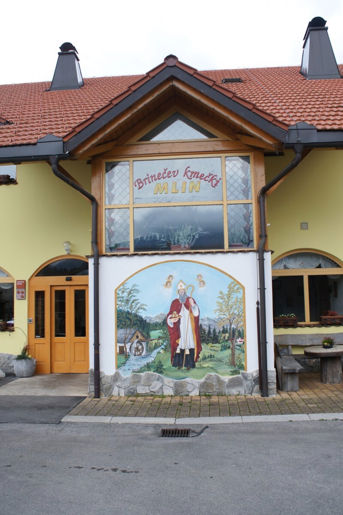 Popoplavna obnova: Kriminalisti ovadili Brinečev mlin in sodnega cenilca